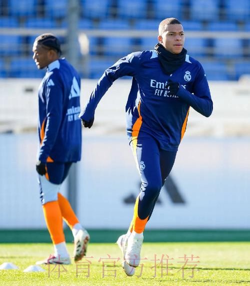 老佛爷亲临皇马训练场 观看训练&祝球员们好运 老佛爷亲临皇马训练场 观看训练&祝球员们好运